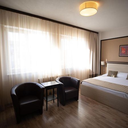 Hotel Check Inn Temesvár Kültér fotó